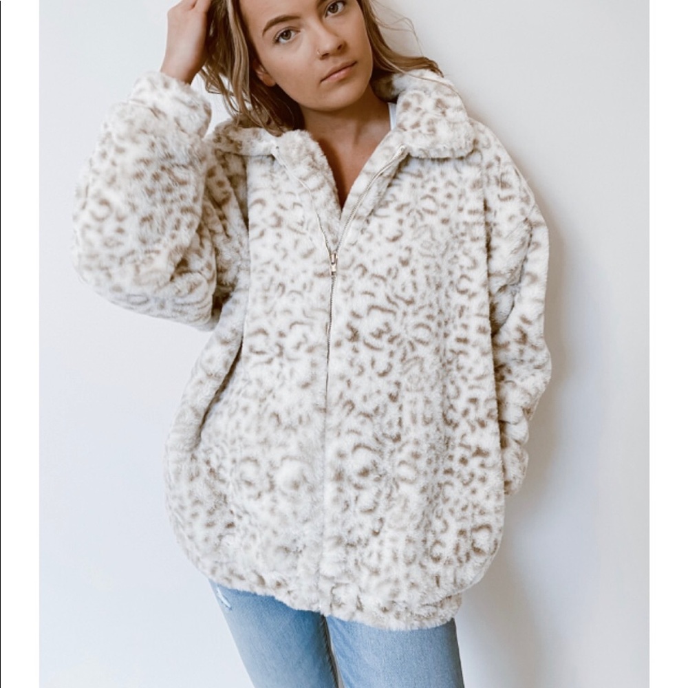 Oversized white leopard coat